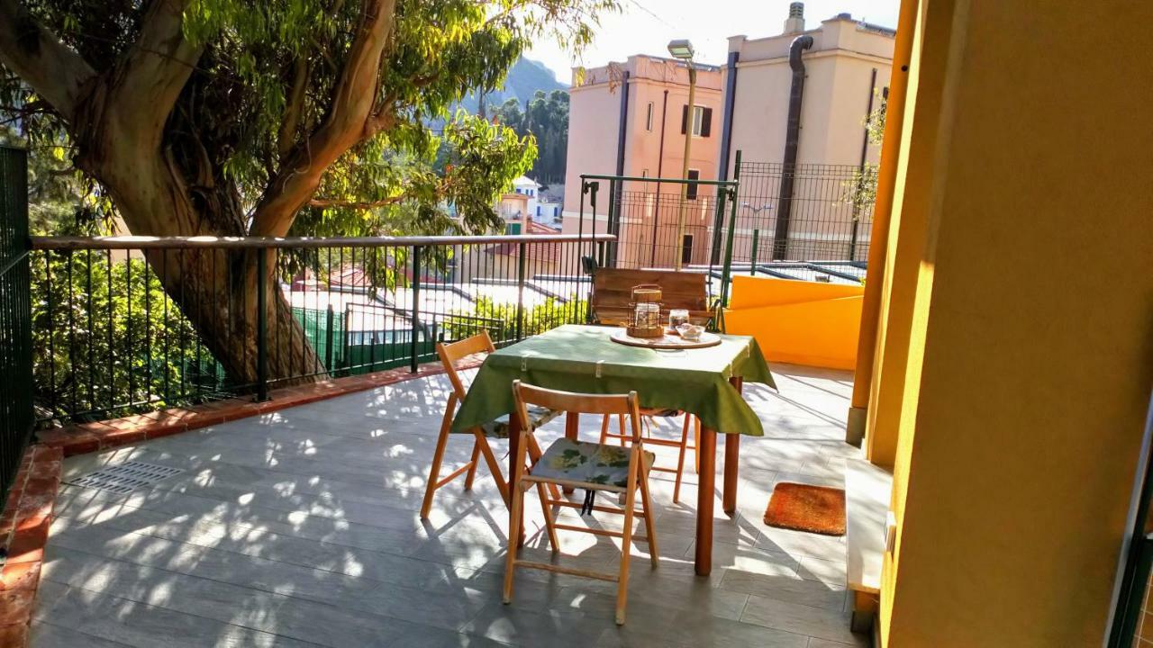 Casa Di Claude Con Posto Auto Apartment Finale Ligure Exterior photo